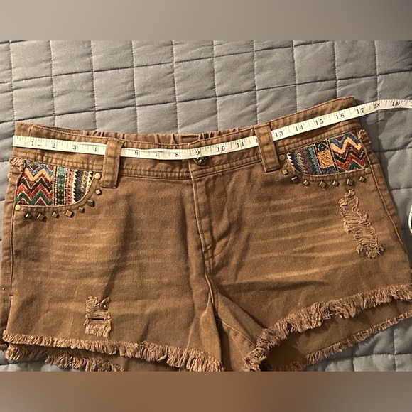 Miss Me brown Aztec cut off shorts TAG SIZE L-LARGE - Picture 15 of 16
